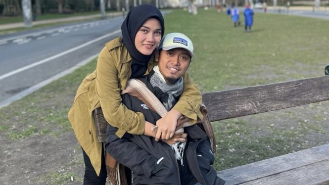 Selebgram Jess Amalia dan suami.