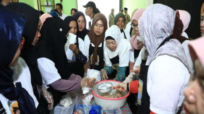 Pelatihan pembuatan dimsum di Sumedang