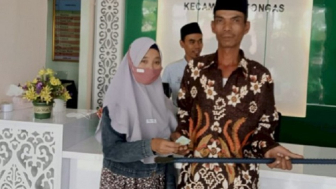 Pengantin memilih maskawin berupa linggis