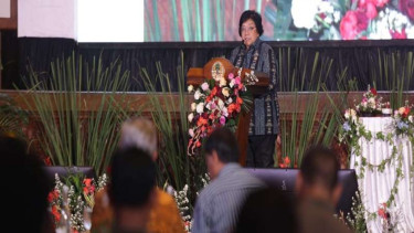 Menteri Lingkungan Hidup dan Kehutanan Siti Nurbaya