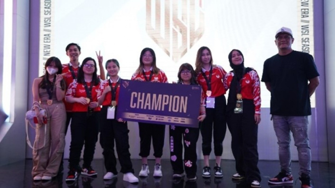 Penyerahan hadiah WSL season keenam