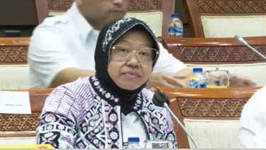 Menteri Sosial (Mensos) Tri Rismaharini saat RDP di Komisi VIII DPR RI