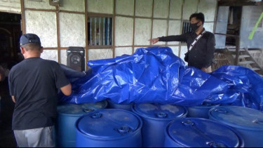 Polisi gerebek rumah warga di Gowa yang timbun solar subsidi