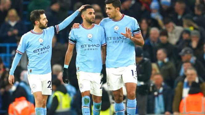 Pemain Manchester City rayakan gol Riyad Mahrez
