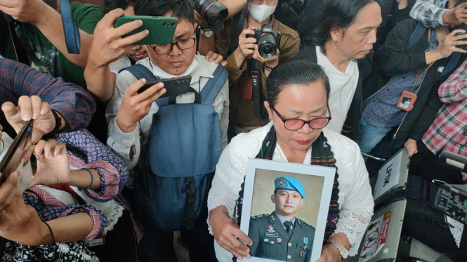 Ibu Brigadir J, Rosti Simanjuntak hadir di sidang vonis Ferdy Sambo