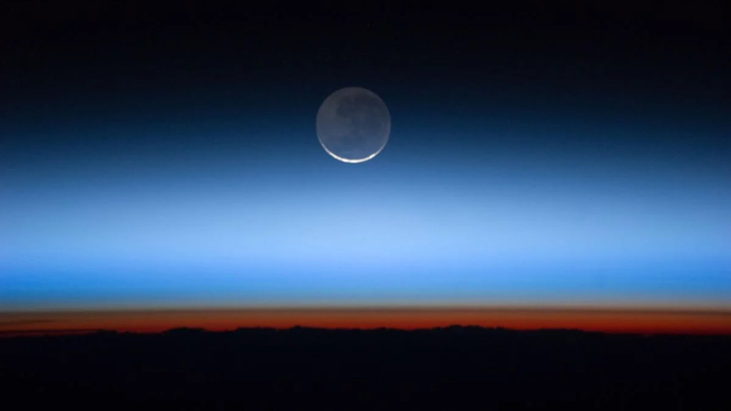 Lapisan atmosfer yang mengorbit di atas Garis Karman.
