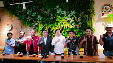 Fary Djemy Franscis mundur dari Caketum PSSI