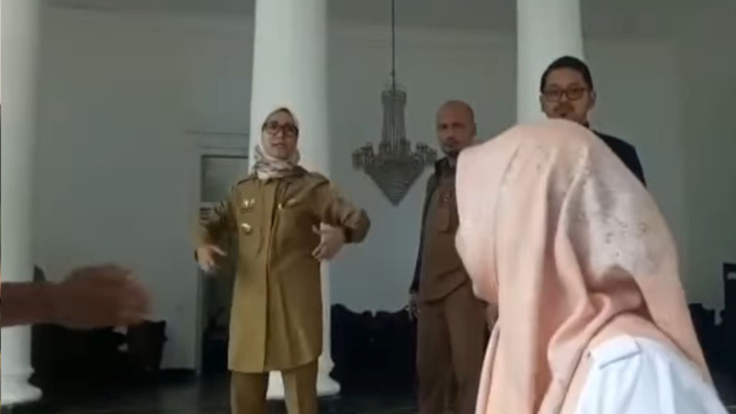 Momen Bupati Lebak, Iti Octavia Marah dan Mengusir Wartawan