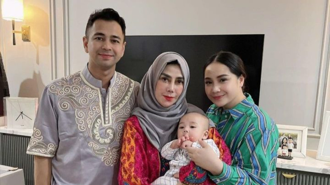 Mama Amy Qanita bersama Raffi Ahmad dan Nagita Slavina