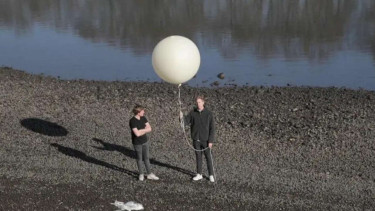 Prankster Inggris sindir China dengan terbangkan balon