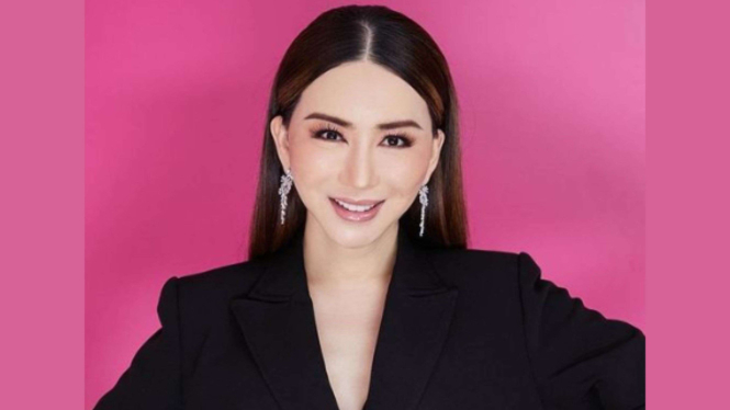Anne Jakapong Jakrajutatip, transgender Thailand