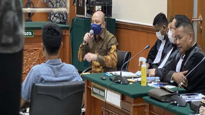 Irjen Teddy Minahasa mencecar saksi dari JPU