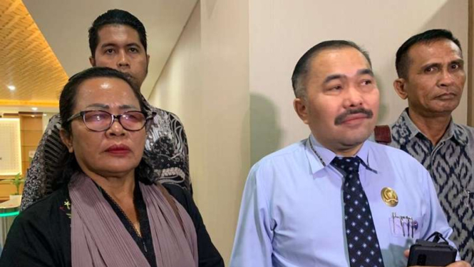 Kamaruddin Simanjuntak mendampingi orang tua Brigadir J ke Bareskrim Polri