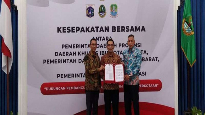 Penandatanganan kesepakatan dukungan pembangunan MRT Timur-Barat.