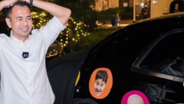 Mobil mewah Raffi Ahmad ditempel stiker oleh Rafathar