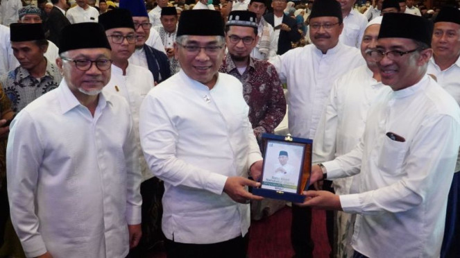 Ketum PAN Zulkifli Hasan dan Ketum PBNU Yahya Cholil Staquf.