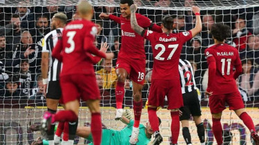 Pemaib Liverpool rayakan gol