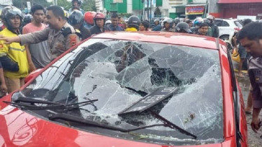 Mobil Honda Brio diamuk warga usai kabur dan tak bayar setelah isi BBM di SPBU