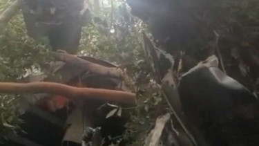 Helikopter yang ditumpangi Kapolda Jambi mendarat darurat di hutan.
