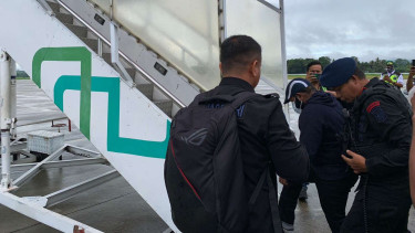 Buronan KPK Ricky Ham Pagawak dibawa ke Jakarta dengan kawalan Brimob