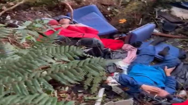 Kapolda Jambi Irjen Pol Rusdi Hartono dan rombongan mendarat darurat di hutan