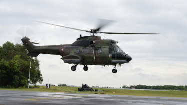 VIVA Militer: Helikopter NAS-332 Super Puma TNI AU Diterbangkan ke Jambi