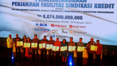 Penandatangan perjanjian fasilitas sindikasi kredit untuk penyediaan air.
