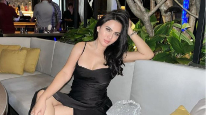 Potret seksi Anggita Sari, wanita yang diisukan dekat dengan Freddy Budiman