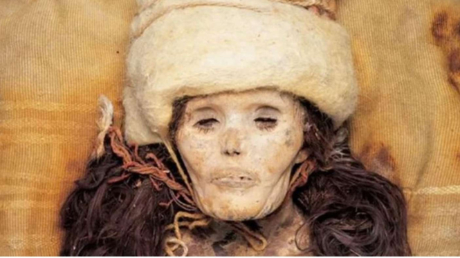 Mumi Misterius Pakai Wol Warna Warni di Tengah Gurun China