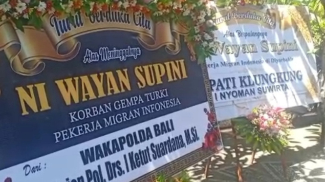 Karangan bunga duka korban gempa Turki Ni Wayan Supini, Pekerja Migran Indonesia (PMI) asal Klungkung, Bali 