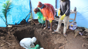 Pembongkaran makam korban pembunuhan di Garut, Jawa Barat