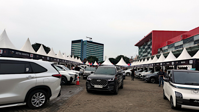 VIVA Otomotif: Area test drive mobil pameran IIMS 2023