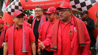 Rano Karno (kanan) saat rangkaian Acara HUT PDIP Tangsel