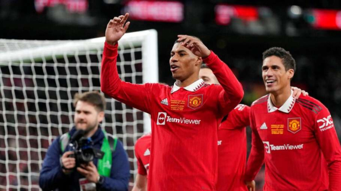 Marcus Rashford merayakan gol