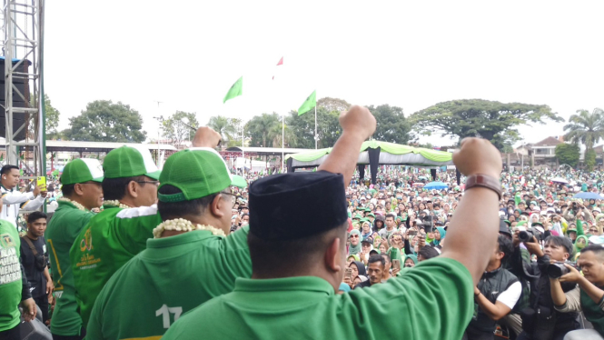Peringatan Hari Lahir PPP ke-50 di Lapangan Sarana Olahraga Kerkof Garut
