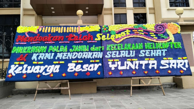 Keluarga Yunita Sari alias Mama Muda kirim karangan bunga ke Polda Jambi