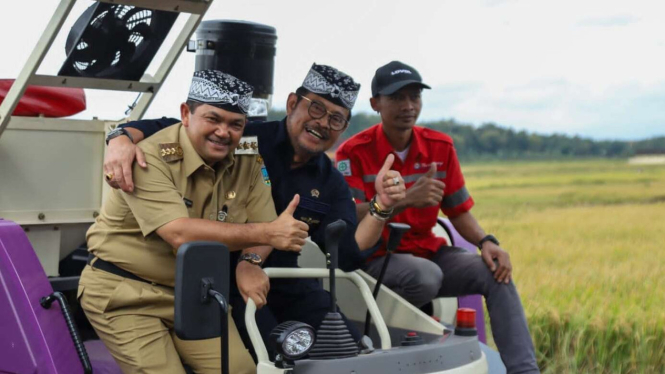Mentan SYL Kawal Panen Raya Padi di Jateng, Produktivitas Hingga 7 Ton Per Hekta