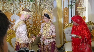 Petarung MMA asal Inggris Joshua William nikahi gadis Bugis dengan mahar 25 Poundsterling.