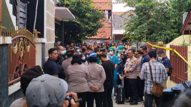 Suasana di lokasi pembunuhan di Bekasi.