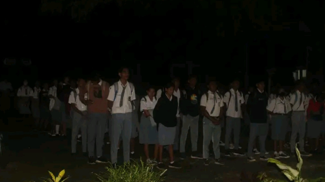 Murid kelas 12, SMAN 6 Kupang masuk sekolah jam 5 pagi