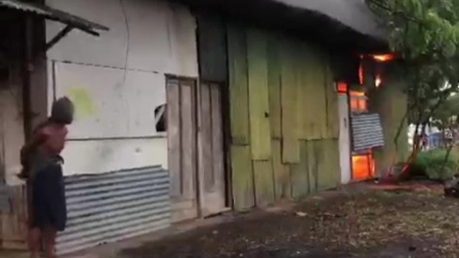 Viral ODGJ di Malang Ngamuk hingga Bakar Warung Warga