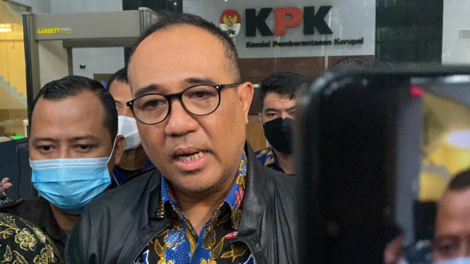 Pejabat Ditjen Pajak Rafael Alun Trisambodo usai klarifikasi di KPK