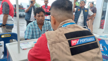 Booth pendaftaran Subsidi Tepat di SPBU di Jalan SM Raja, Kecamatan Medan Amplas, Kota Medan.