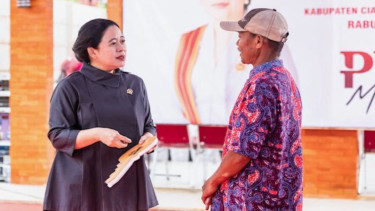 Ketua DPR RI Puan Maharani (kiri).