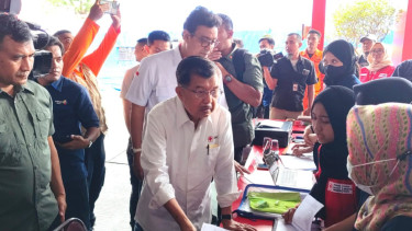 Ketua PMI Pusat, Jusuf Kalla (JK) di Plumpang.
