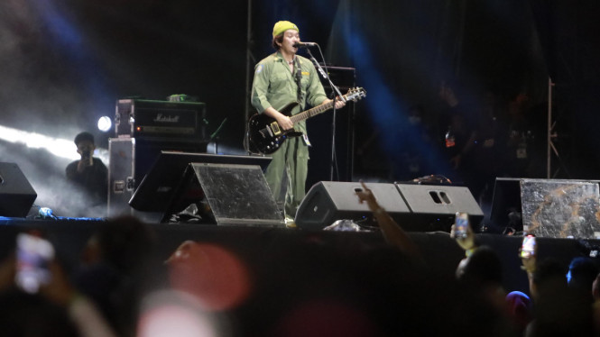 Rocket Rockers.