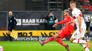 Pemain Bayern Munich, Eric Maxim Choupo-Moting bobol gawang Stuttgart