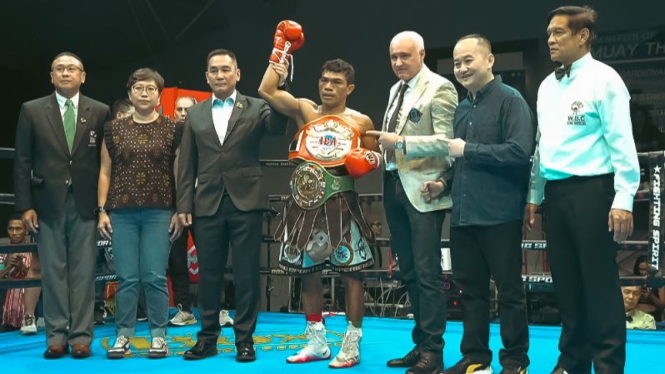 Petinju profesional Indonesia Hebi Marapu