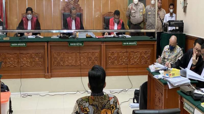 Mantan Kepala BNN Komjen (Purn) Ahwil Loetan jadi saksi di sidang Teddy Minahasa