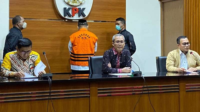 KPK menetapkan Mantan Bupati Sidoarjo Saiful Ilah jadi tersangka gratifikasi
